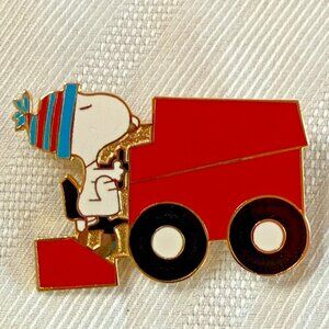 Vintage Peanuts Snoopy Collectible Enamel pin / Snoopy Zamboni Hockey Ice Rink